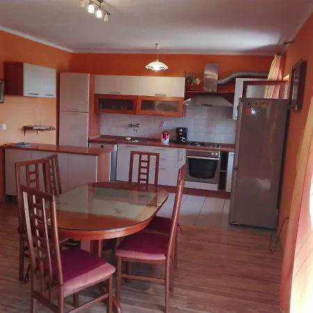 דירה Luka טרוגיר