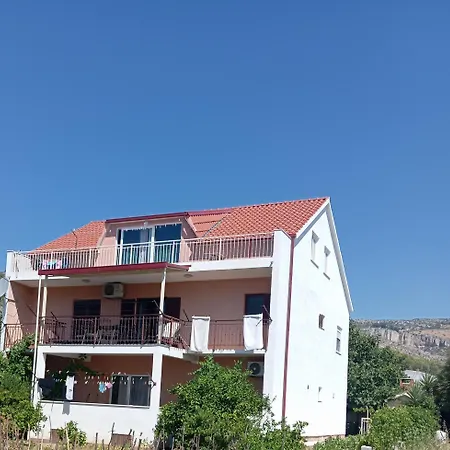Luka Apartment